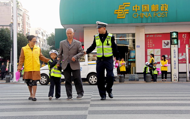 邵武成立南平首支交通安全宣传志愿服务队.jpg